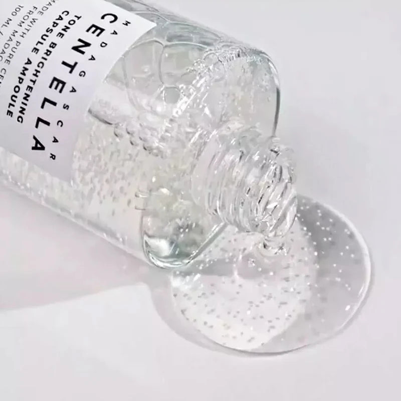 Sérum visage Skin1004 à la Centella Asiatica de Madagascar – Hydratation intense, réduction des points noirs, soin apaisant et purifiant. Un essentiel coréen pour une peau saine et lumineuse.