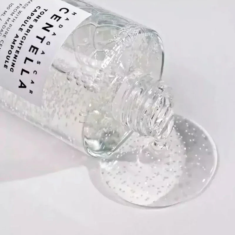 Sérum visage Skin1004 à la Centella Asiatica de Madagascar – Hydratation intense, réduction des points noirs, soin apaisant et purifiant. Un essentiel coréen pour une peau saine et lumineuse.