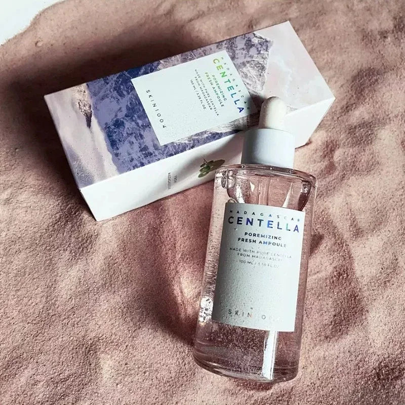 Sérum visage Skin1004 à la Centella Asiatica de Madagascar – Hydratation intense, réduction des points noirs, soin apaisant et purifiant. Un essentiel coréen pour une peau saine et lumineuse.