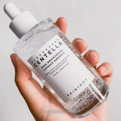 Sérum visage Skin1004 à la Centella Asiatica de Madagascar – Hydratation intense, réduction des points noirs, soin apaisant et purifiant. Un essentiel coréen pour une peau saine et lumineuse.