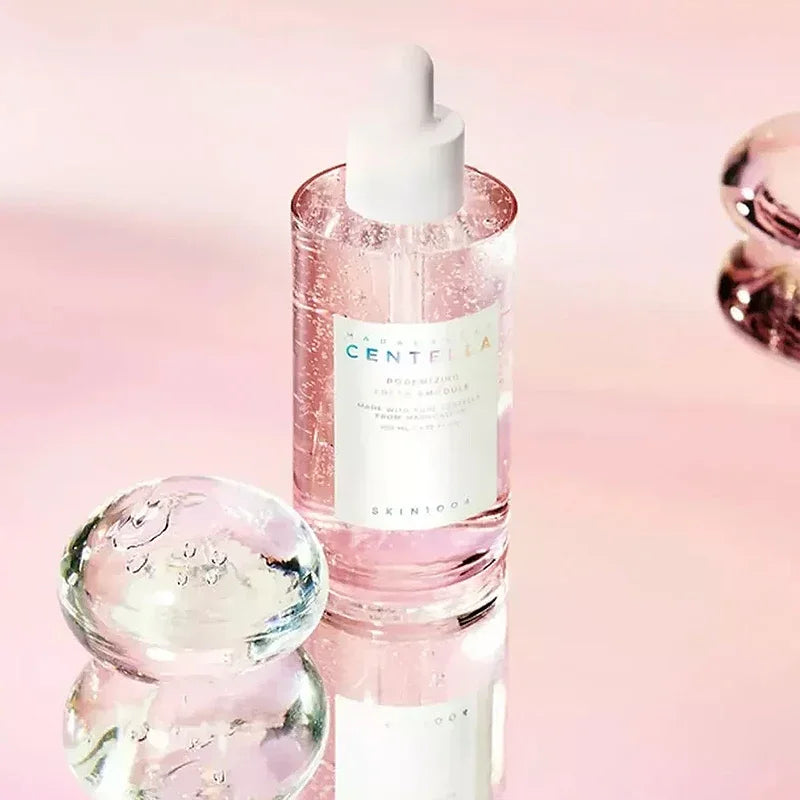 Sérum visage Skin1004 à la Centella Asiatica de Madagascar – Hydratation intense, réduction des points noirs, soin apaisant et purifiant. Un essentiel coréen pour une peau saine et lumineuse.