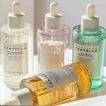 Sérum visage Skin1004 à la Centella Asiatica de Madagascar – Hydratation intense, réduction des points noirs, soin apaisant et purifiant. Un essentiel coréen pour une peau saine et lumineuse.